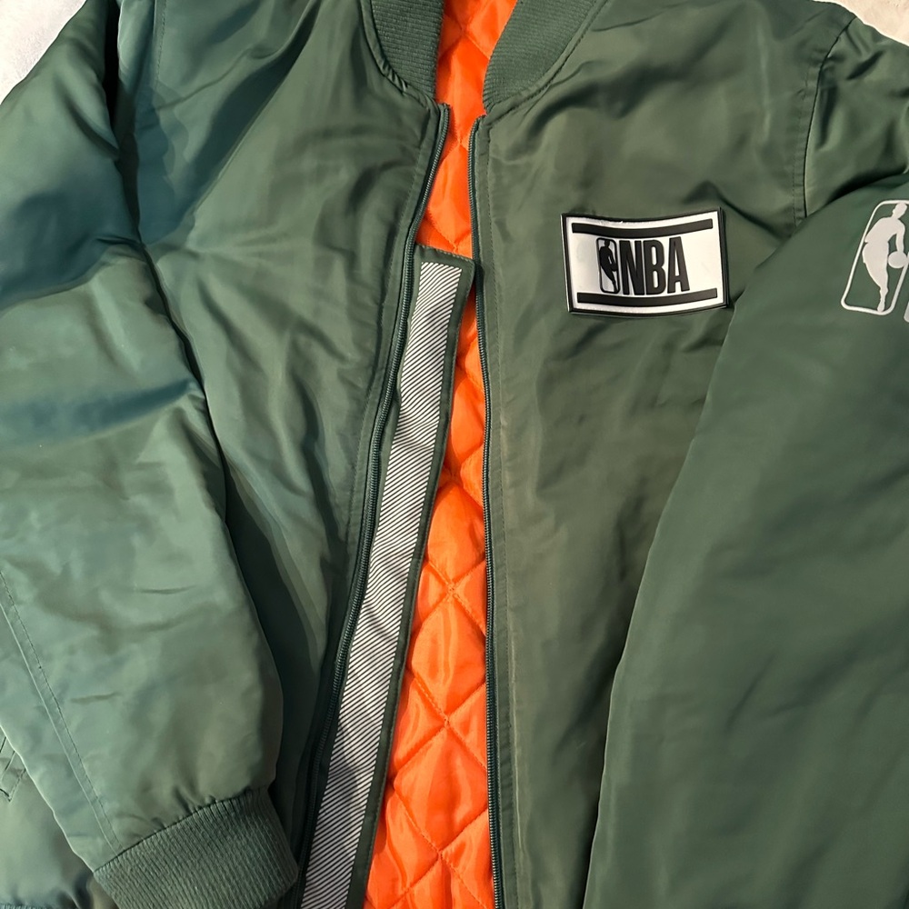 🌸🌺CLOSET BLOWOUT🌸🌺 Men medium NBA basketball jacket great condition!